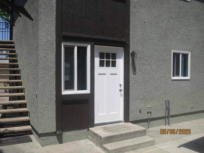 Building Photo - 2123 Alsace Ave