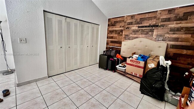 Building Photo - 2760 W 61st Pl