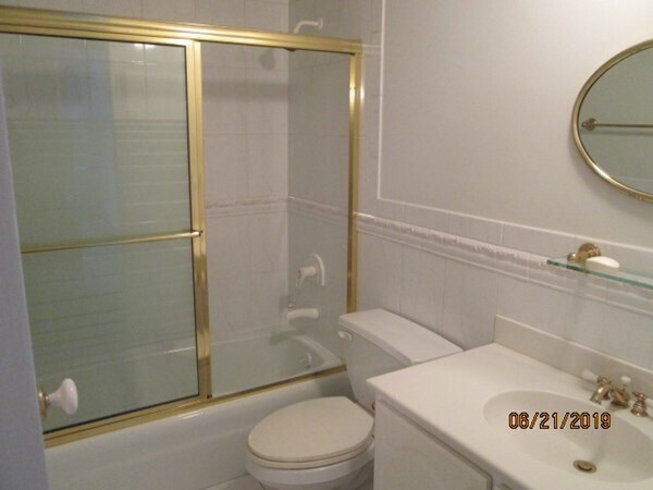 Building Photo - 146 Marble St