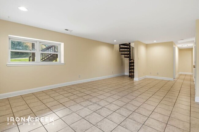 Building Photo - 25 Hazzard St