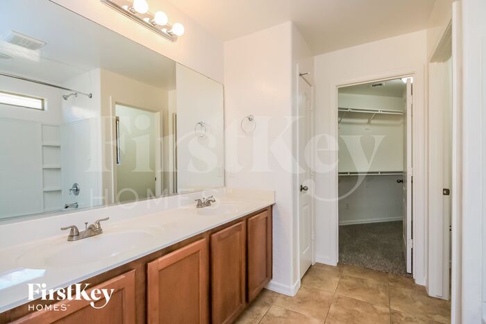 Building Photo - 914 W Desert Canyon Dr
