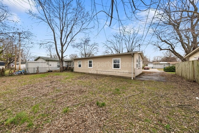 Building Photo - 133 St Thomas Ln