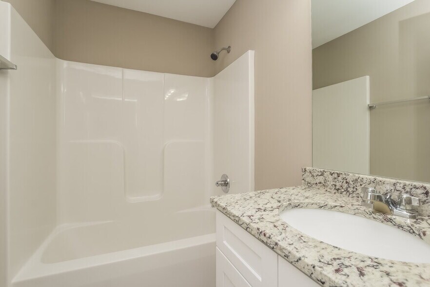 Building Photo - 737 Fieldcrest Dr
