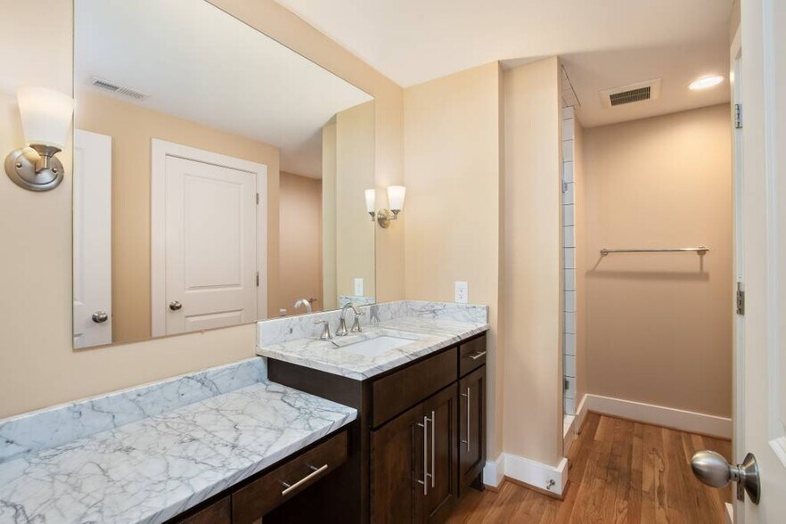 Building Photo - 4060 McGee St