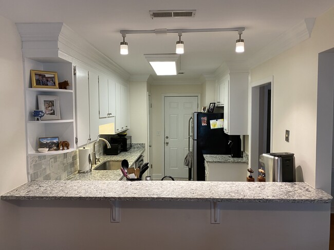 Kitchen looking at door to garage - 1414 Brockman Cir