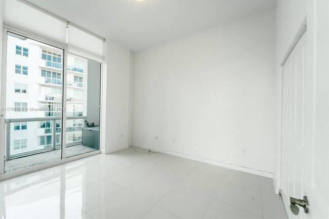 Building Photo - 7910 Harbor Island Dr