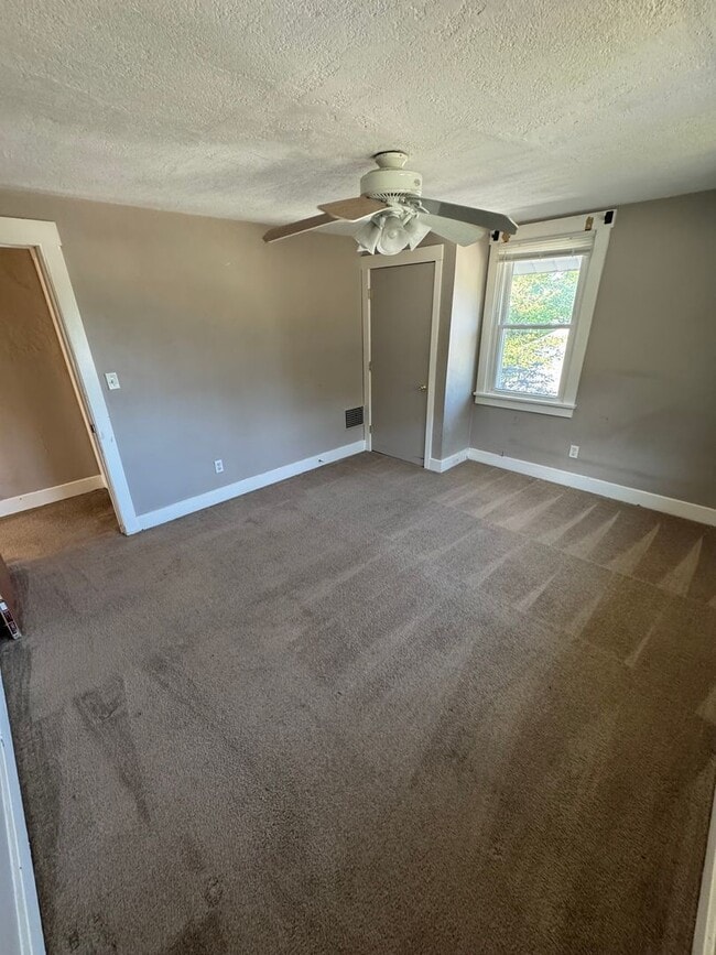 Building Photo - 249 Elwyn Ave