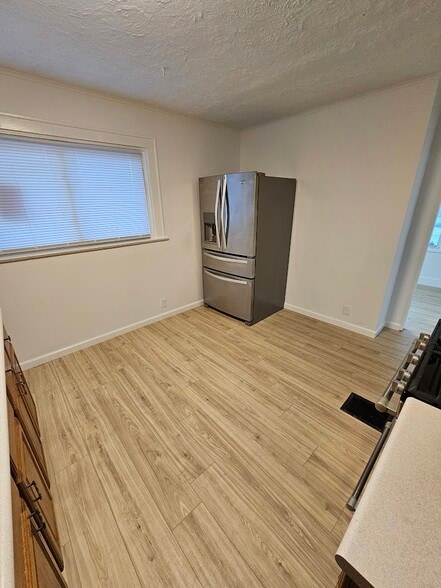 Kitchen - 441 Cecil Ave