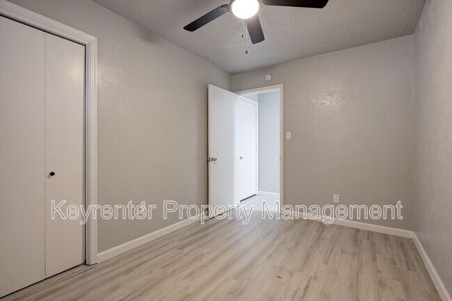 Building Photo - 1309 Crown Point Ave