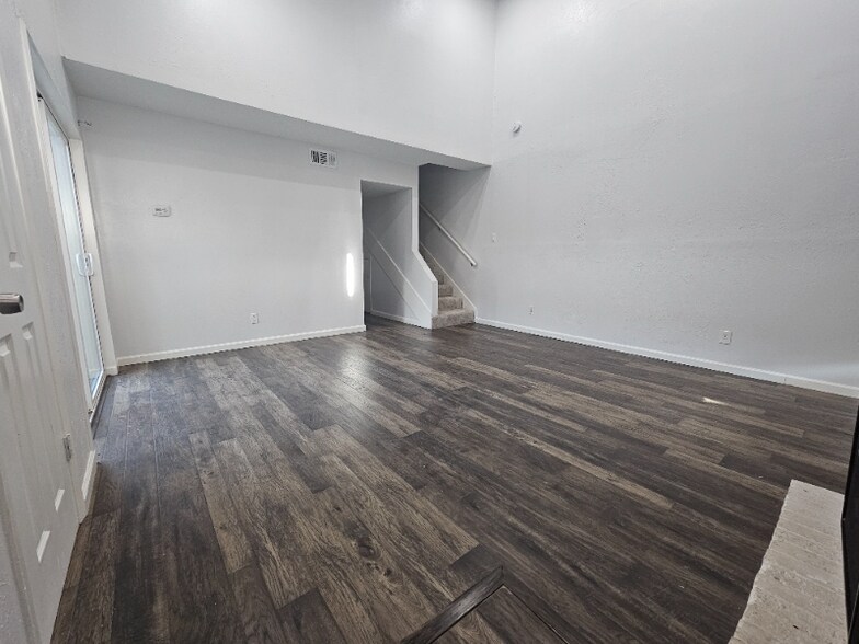 Building Photo - 2102 Via Corona