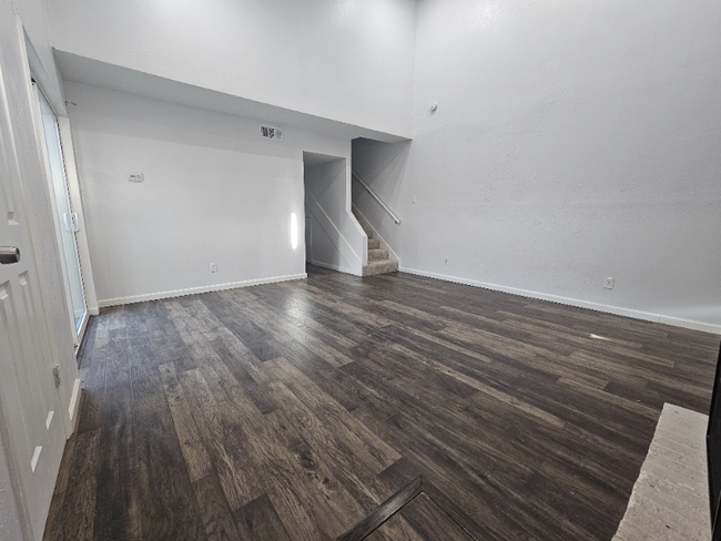 Building Photo - 2102 Via Corona