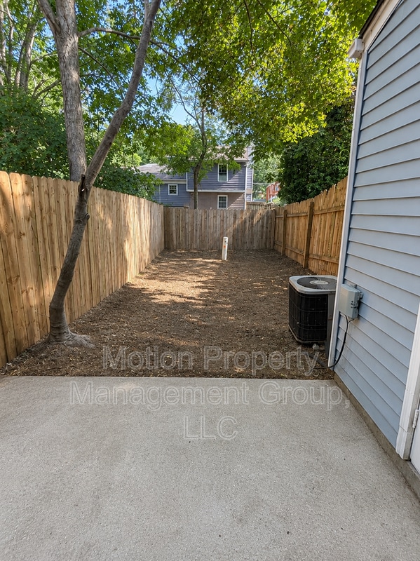 Building Photo - 450 Prince of Wales