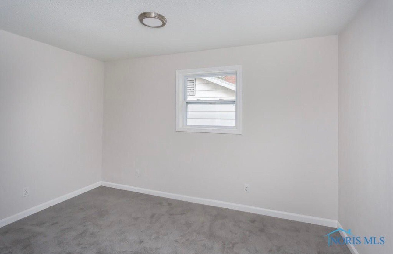 Building Photo - 421 E Streicher St