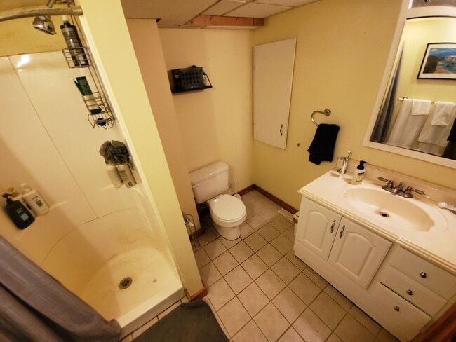 Building Photo - AVAILABLE JUNE! - 7 Bed 3 Bath Home!