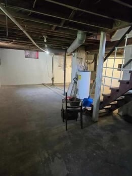 Building Photo - 114 S Center St