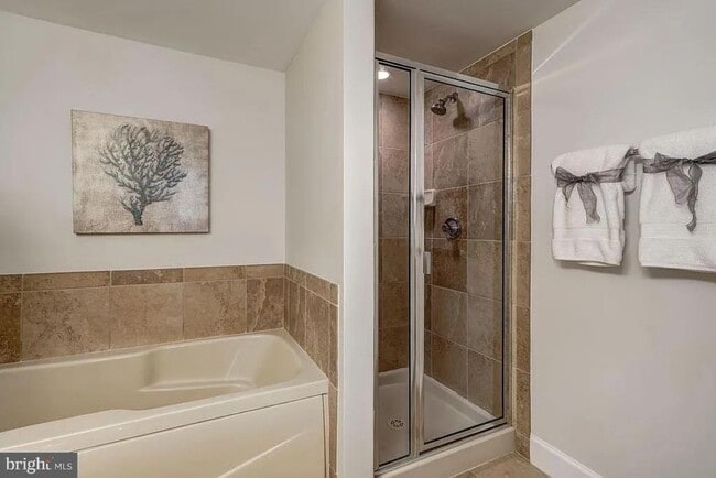 Building Photo - 1220 N Fillmore St