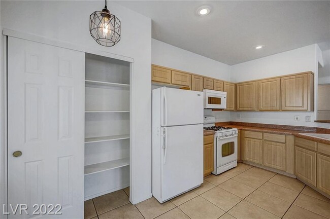 Building Photo - 6560 Bucking Horse Ln