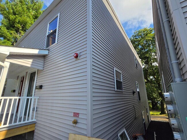 Building Photo - 109 2nd St