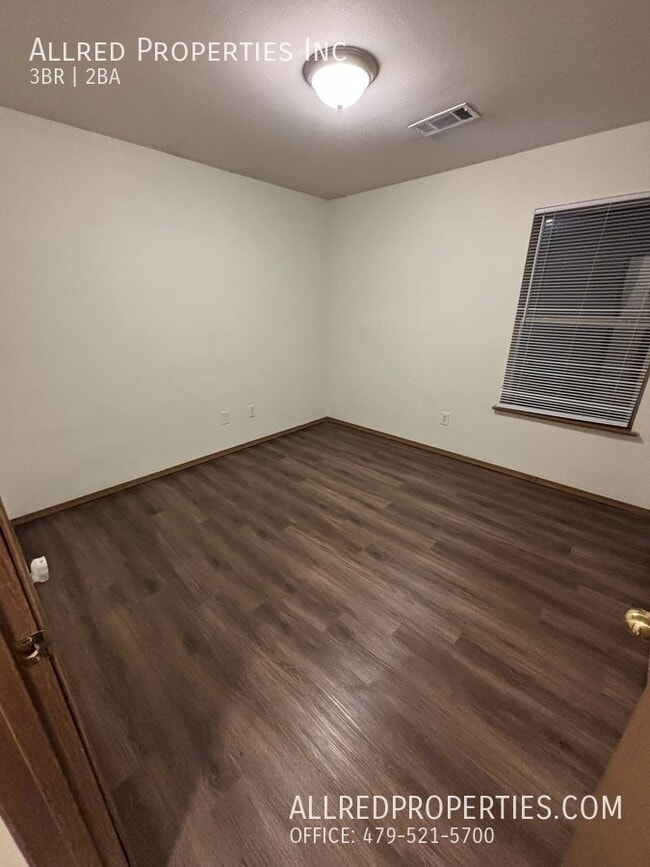 Building Photo - 307 E Asher Ct