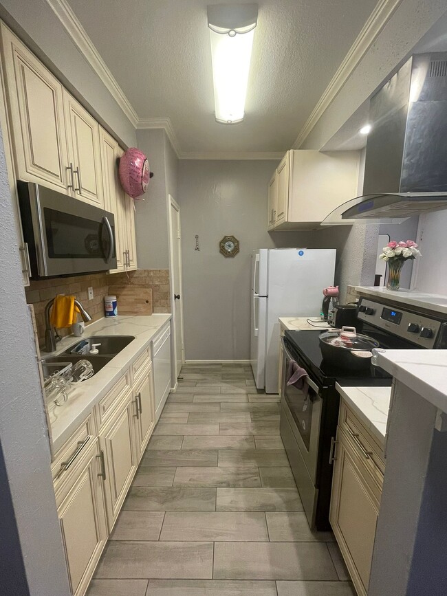 Building Photo - 7950 N Stadium Dr