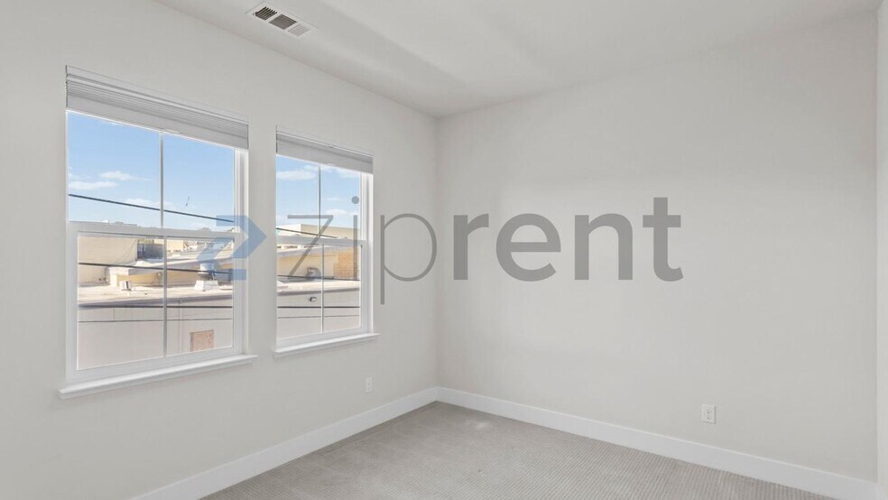 Building Photo - Unit