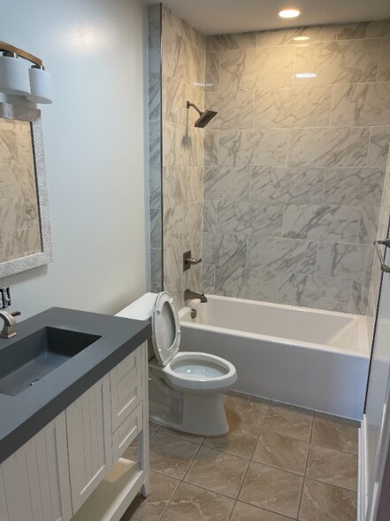 Building Photo - 1001 9th Ave