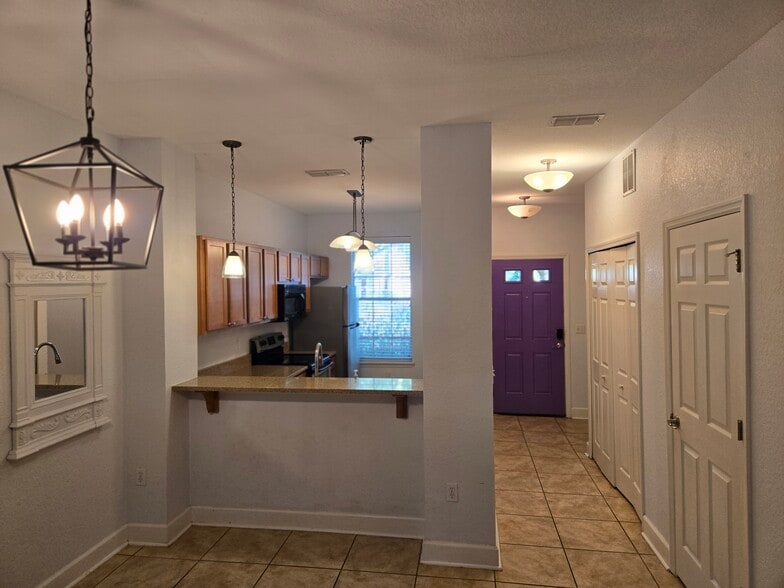 Building Photo - 2508 SW 35th Pl