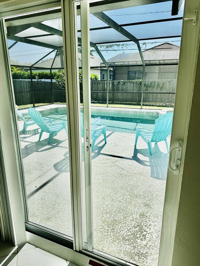 Building Photo - 840 104th Ave N