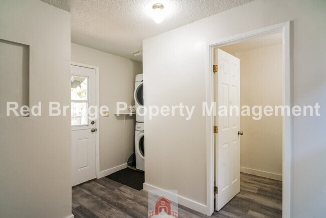Building Photo - 4480 SW 165th Ave