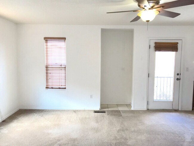 Building Photo - Spacious 4 bedroom Northern Meadows Home with Refriderated Air!