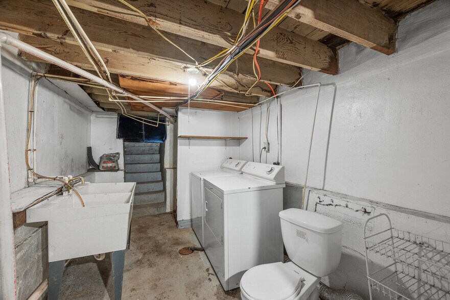 Building Photo - 4840 Blackberry Way