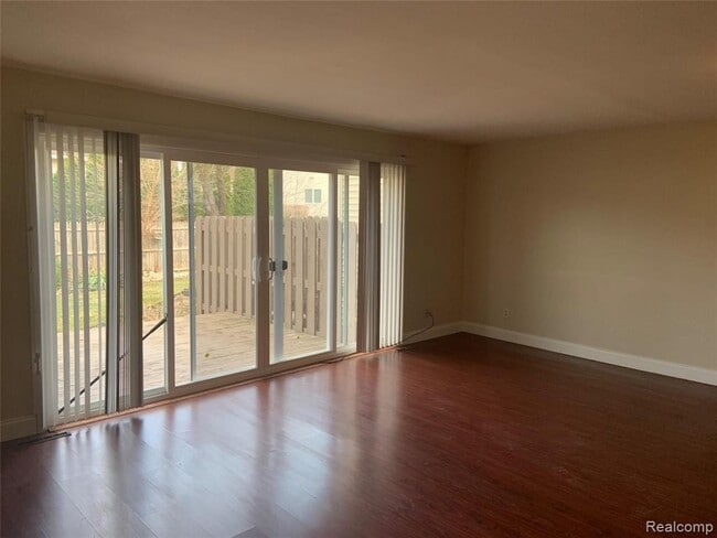 Building Photo - 6320 Laurentian Ct