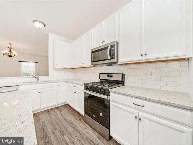 Building Photo - THREE LEVEL TOWN HOUSE IN KELLERTON