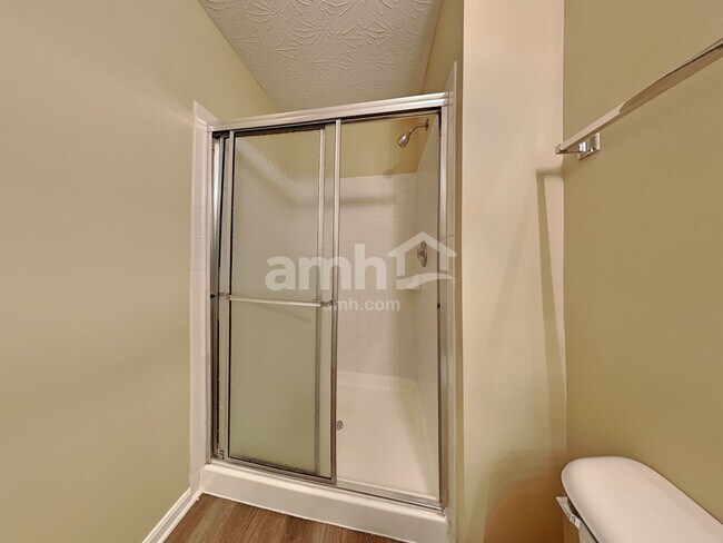 Building Photo - 5 S Ridge Dr