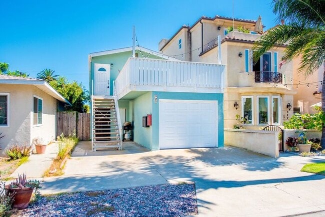 Building Photo - Charming Coastal Retreat - Newly Remodeled!