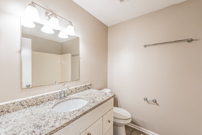 Building Photo - 5823 Willow Crest Dr