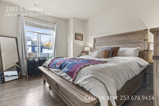 Building Photo - 2103 S Yakima Ave