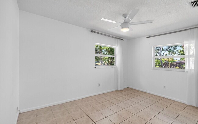 Building Photo - 4760 Bison St