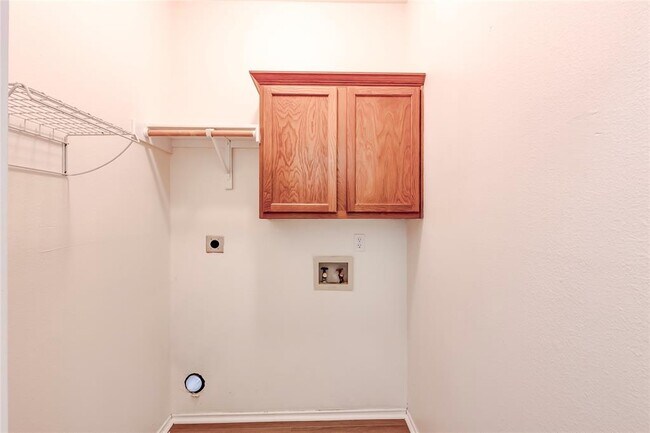 Building Photo - 8116 Forest Heights Ln