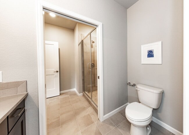 Building Photo - Urbanite Living at It's Finest Westside Lu...