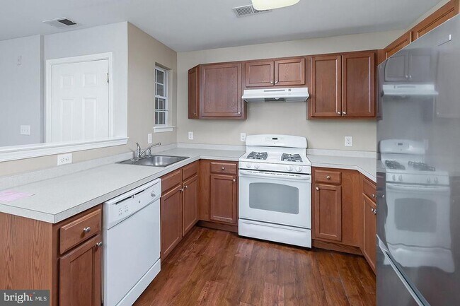 Building Photo - 1122 Tristram Cir
