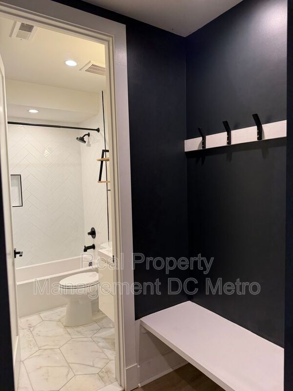 Building Photo - 1331 Taylor St NW