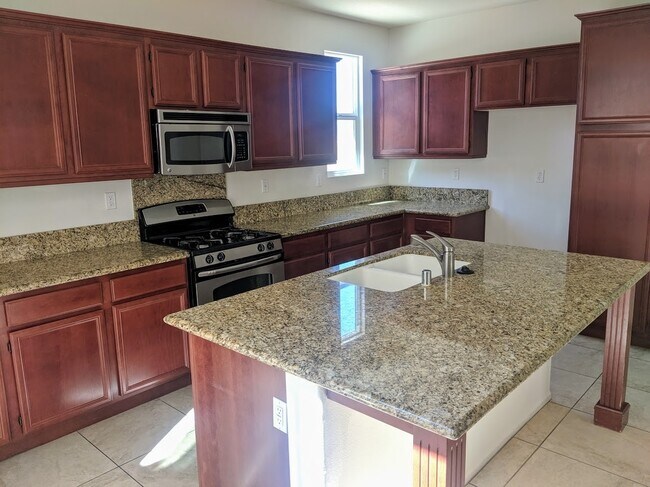 Building Photo - Wolf Creek/South Temecula - 4 Bedroom, 2.5 Bath Home