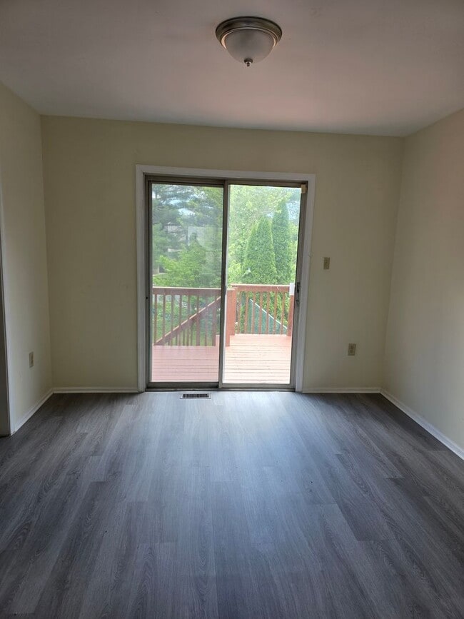 Building Photo - COMING SOON - Townhome in Bear Area
