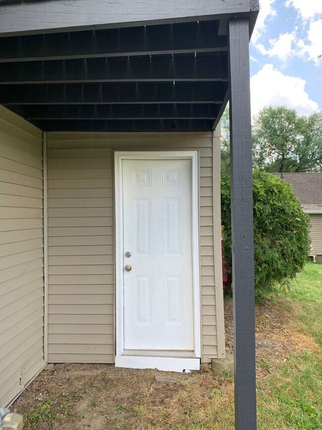 Building Photo - Madison Rental