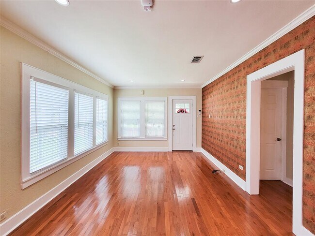 Building Photo - 807 Tabor St