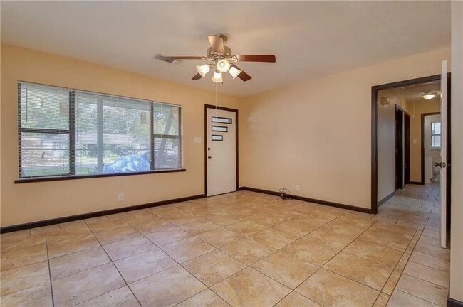 Building Photo - Single Family Residence