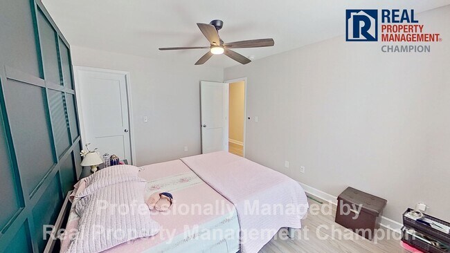 Building Photo - Beautiful 3 BD/2 BA End Unit Townhome in Leland