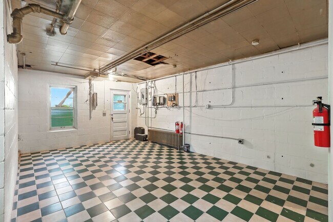 Building Photo - Prime Commercial Space on Minnehaha Avenue!