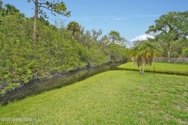 Building Photo - 670 Kings Way